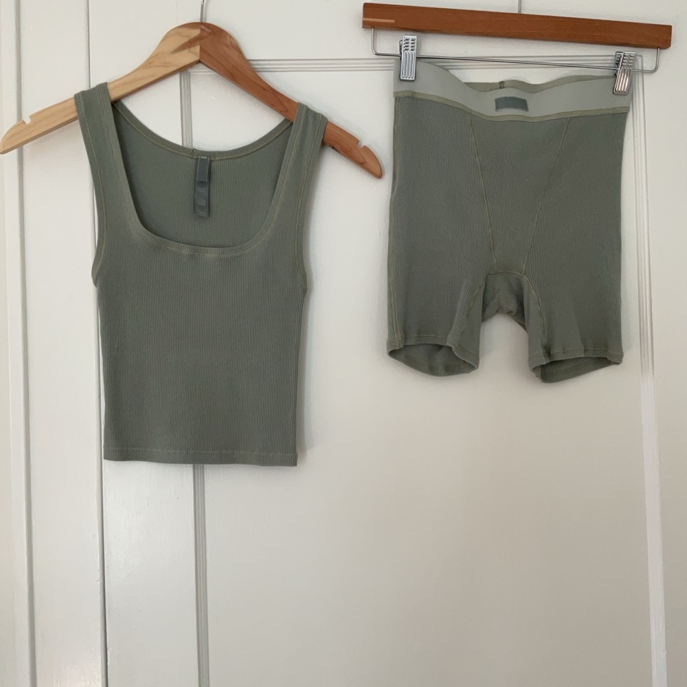SKIMS Tank / Boxer Set in Mineral - Picture 5 of 11